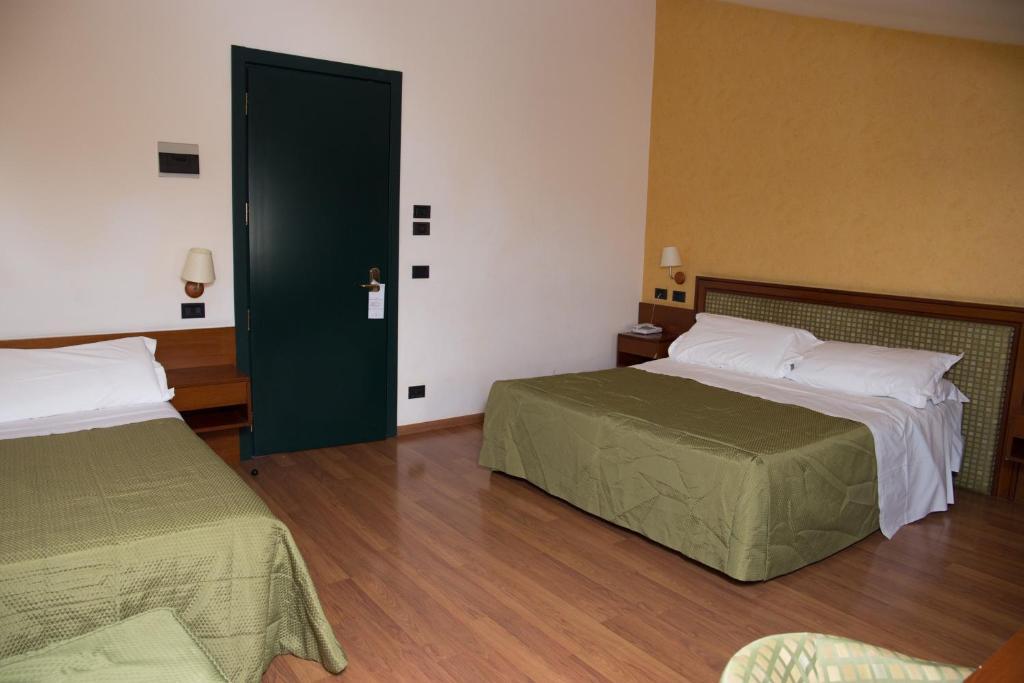 Hotel Montreal Ragusa Buitenkant foto