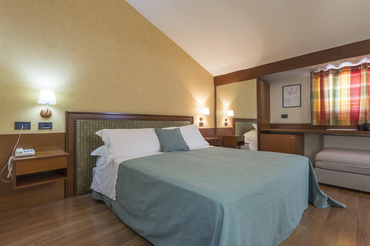 Hotel Montreal Ragusa Buitenkant foto